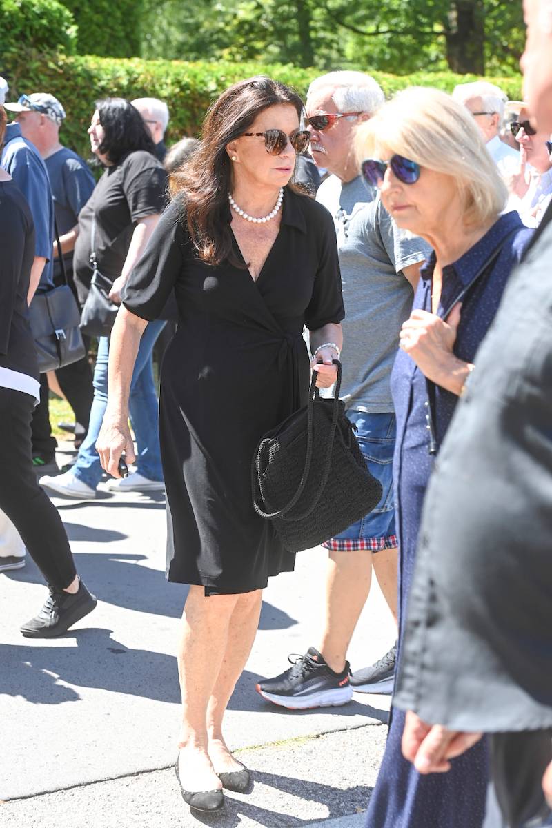 Tak wyglądał pogrzeb Tadeusza Woźniaka. Wiele gwiazd pożegnało polskiego muzyka