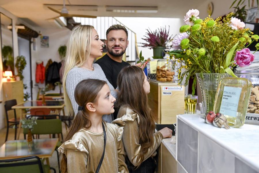 Wyjątkowy gest Pawła Trybały! Zobaczcie jaką niespodziankę na Dzień Kobiet przygotował dla Elizy i córeczek (FOTO)