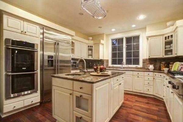 Dom Sarah Michelle Gellar