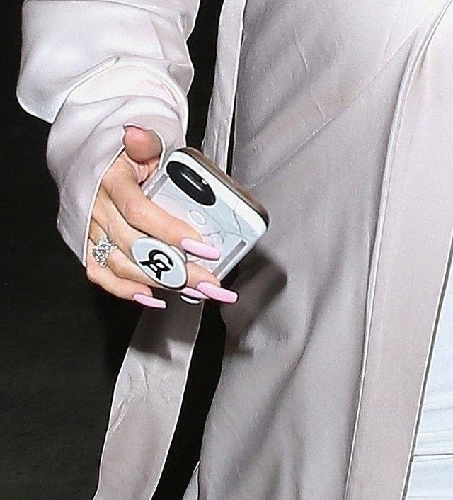 Khloe ryzykuje! Zabójcze szpilki z TAKIM brzuszkiem