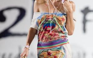 Paris Hilton się adaptuje