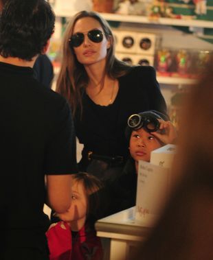 angelina-jolie-35-R1