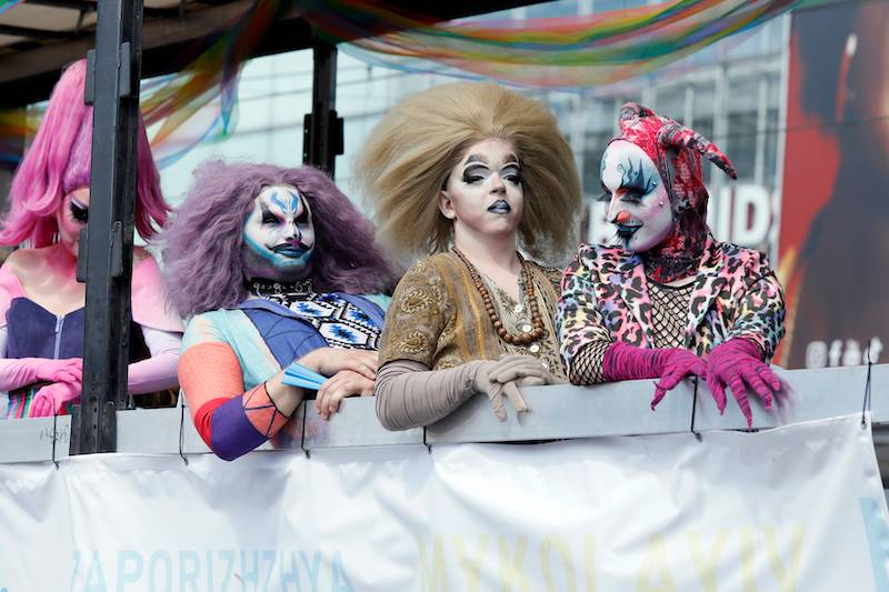 Parada równości w Warszawie. Rafał Trzaskowski na czele, przyjaciel Dody, Dżaga zabawiał tłum