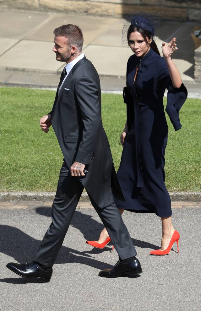 SKANDALICZNA sukienka Victorii Beckham na ślubie Meghan i Harry’ego!