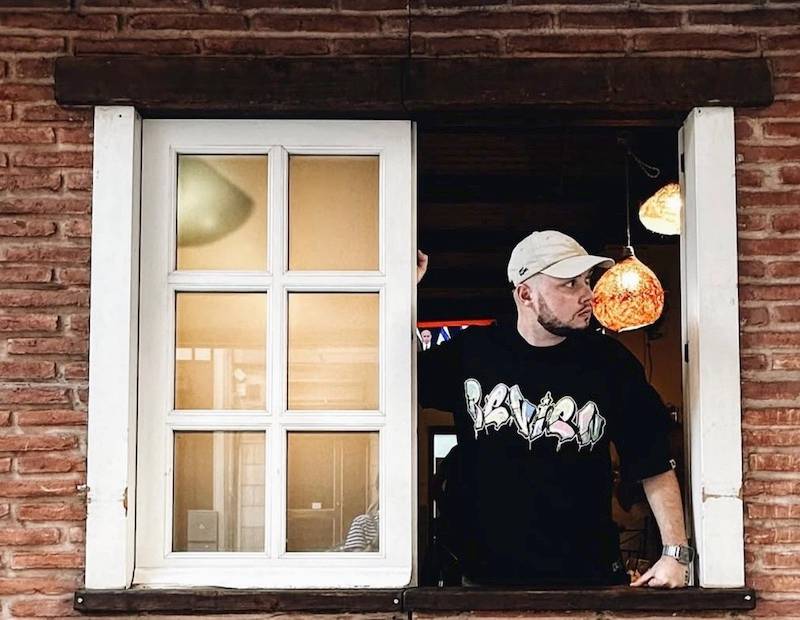 Książulo ZARABIA FORTUNĘ na kebabowym kontencie