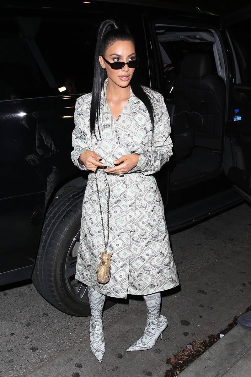 TA stylizacja Kim Kardashian to prawdziwy KICZ