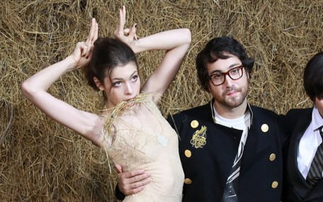 Kemp Muhl pokazała piersi pod przezroczystą kreacją (FOTO)