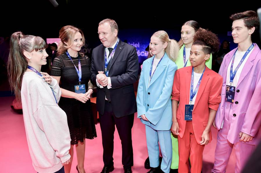 Eurowizja Junior 2019 w Gliwicach – mamy czym się pochwalić! Jacek Kurski z żoną wpierają uczestników za kulisami (ZDJĘCIA)