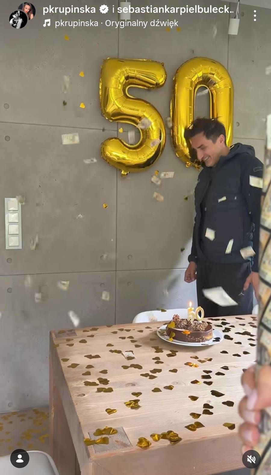 Sebastian Karpiel-Bułecka świętuje 50. urodziny z rodziną. “Ty się chyba konserwujesz oscypkiem”