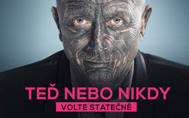 Prezydent kraju z wytatuowaną twarzą?