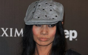 Bai Ling znów świeci gołym brzuchem (FOTO)