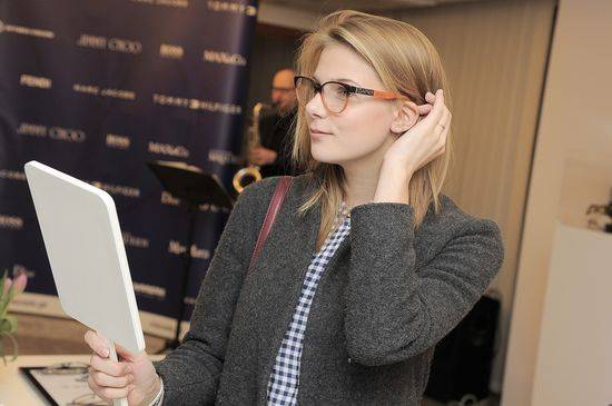 Marta Wierzbicka mierzy okulary, styczeń 2015