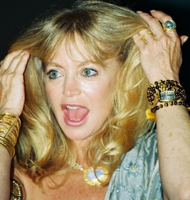 goldie-hawn-stare-02-84