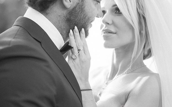 Doda w sukni ślubnej! Magiczna sesja zdjęciowa ze ślubu