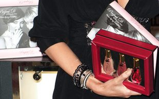 Dannii Minogue jest jak Herbuś… (FOTO)