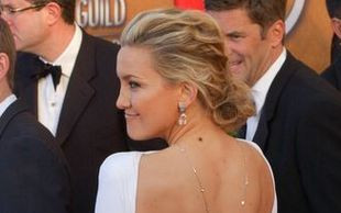 Kate Hudson znowu olśniewa w bieli (FOTO)