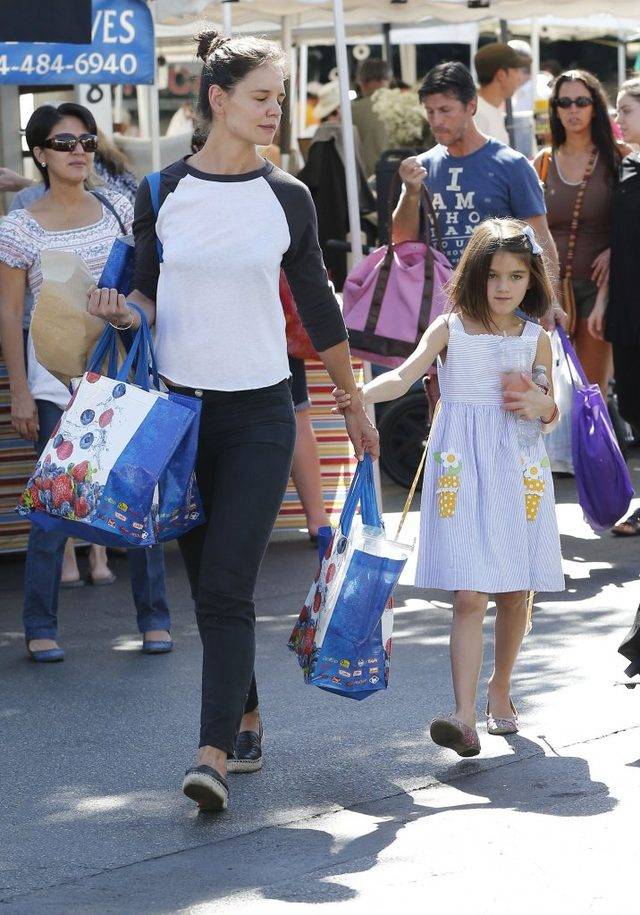 Suri Cruise – w 2016 roku córka Toma Cruise’a i Katie Holmes skończyła 10 lat