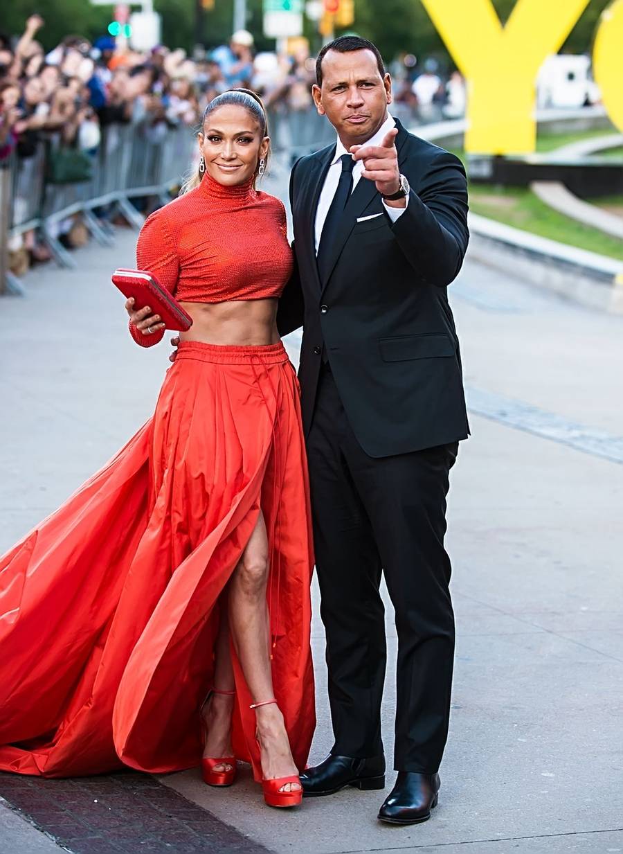 Jennifer Lopez KRÓLOWĄ czerwonego dywanu na gali CFDA Fashion Awards