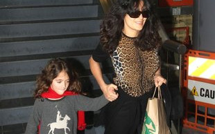 Córeczka Salmy Hayek to już duża dziewczynka (FOTO)