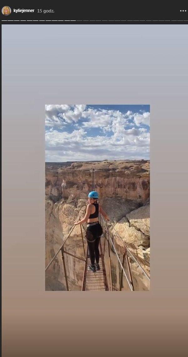 Kylie nad przepaścią