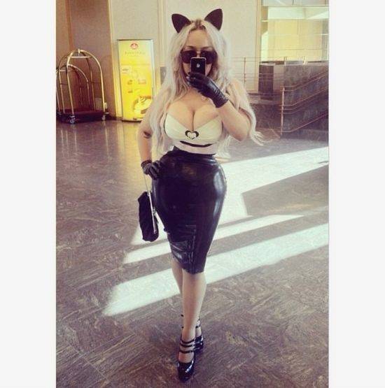 Kelly Lee Dekay właścicelka najwęższej talii w show biznesie