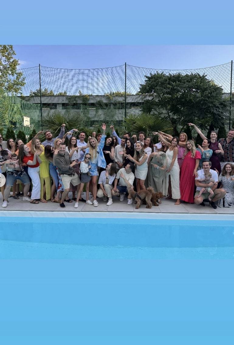 Rafał Mroczek z przytupem uczcił 30. urodziny swojej żony! Impreza nad basenem, fajerwerki i tłumy gości (FOTO)