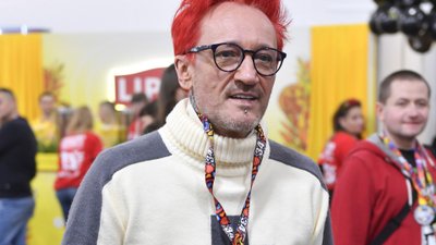 Michał Wiśniewski przyłapany pod przychodnią. Zmaga się z nieuleczalną chorobą