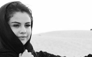 Selena Gomez na każdym wyjeździe znajduje sobie kochanka?