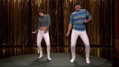 Jennifer Lopez w peruce od garnka śpiewa Tight Pants [VIDEO]