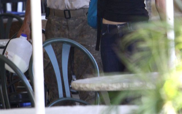 Shia LaBeouf na zakupach z dziewczyną, Mią Goth