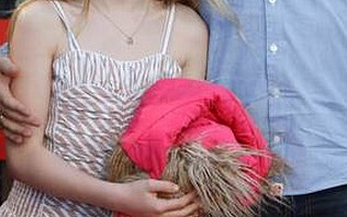 Czyja to piękna córka? (FOTO)