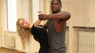 Izu Ugonoh trenuje z Hanną Żudziewicz do Tańca z gwiazdami