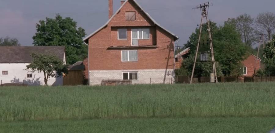 Tutaj mieszkała Kaśka z Pawłem, fot. Kadr z filmu: "Galimatias, czyli kogel-mogel II"