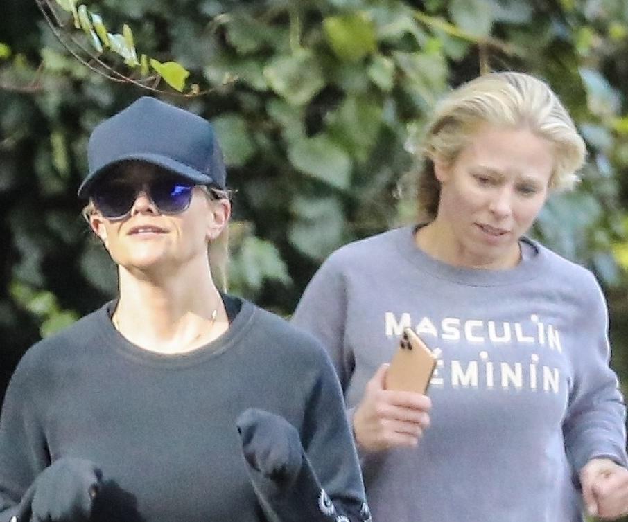 Reese Witherspoon na spacerze