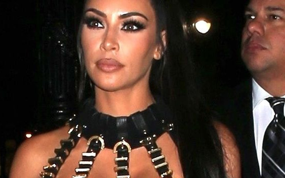 Koniec boskości. Po gali Met Kim wyglądała jak z piekła rodem (ZDJĘCIA)