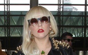 Lady Gaga mierzy suknie ślubne (FOTO)