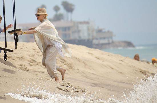 Gwen Stefani na plaży z synami