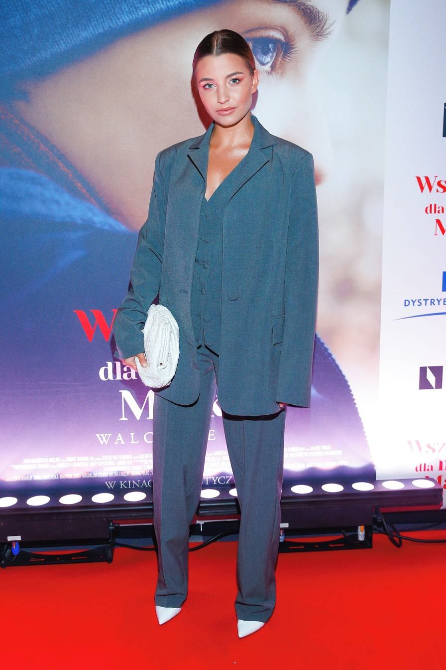 Julia Wieniawa w GARNITURZE, niestarzejąca się Beata Ścibakówna i Katarzyna Wajda pozują na ściance