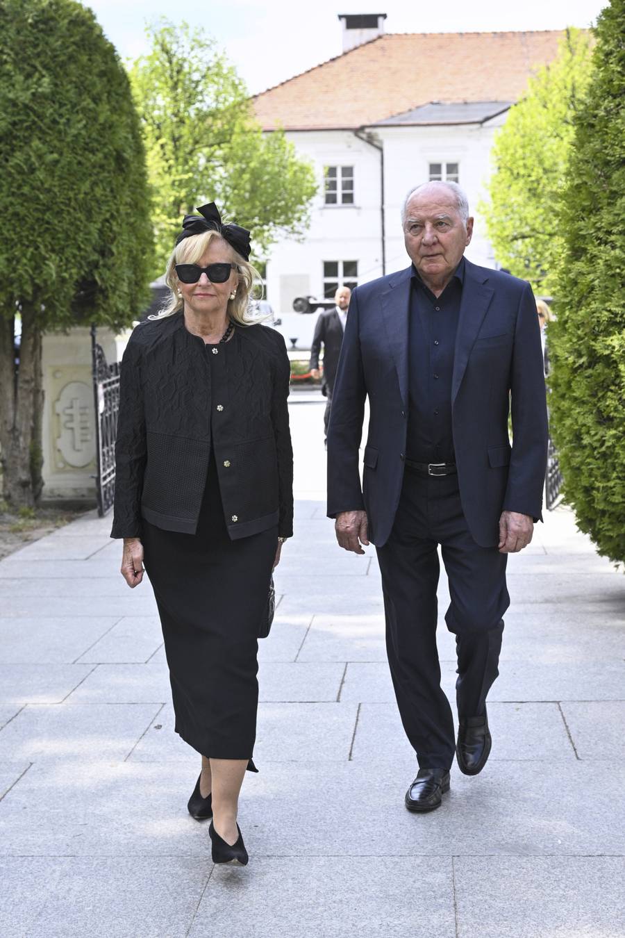Katarzyna Frank-Niemczycka i Zbigniew Niemczycki na pogrzebie Andrzeja Olechowskiego