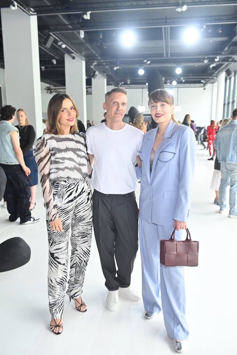 Plejada gwiazd na pokazie Mariusza Przybylskiego: Andrzej Piaseczny, Anna Popek, Żmuda Trzebiatowska…
