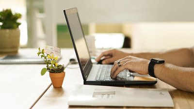 L4 na opiekę nad członkiem rodziny – jakie są zasady uzyskiwania zwolnienia?