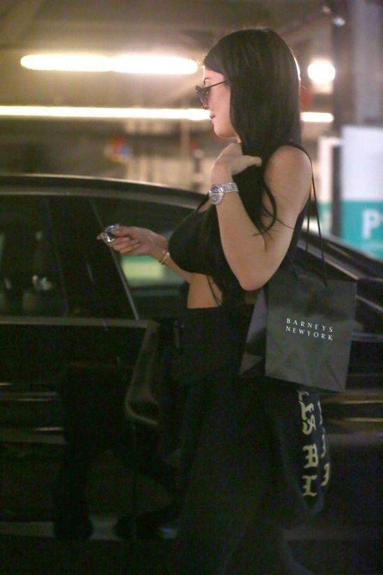 Kylie Jenner nie jest już łatwo ukrywać 4 miesiąc ciąży?