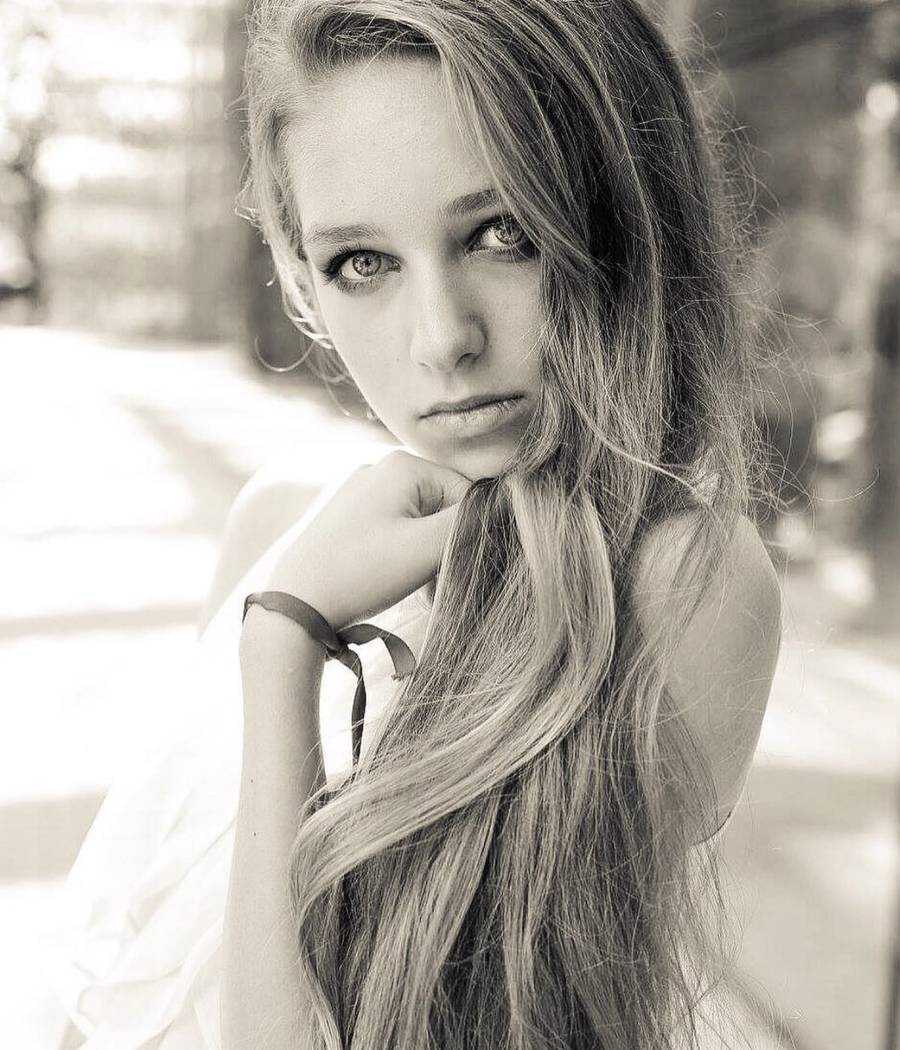 SZOK! Tak wyglądały pierwsze posty NATURALNEJ Caroline Derpieński! Plejada gwiazd, pokazy, sesje zdjęciowe (FOTO)