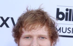 Ed Sheeran załatwił się w spodnie podczas koncertu!