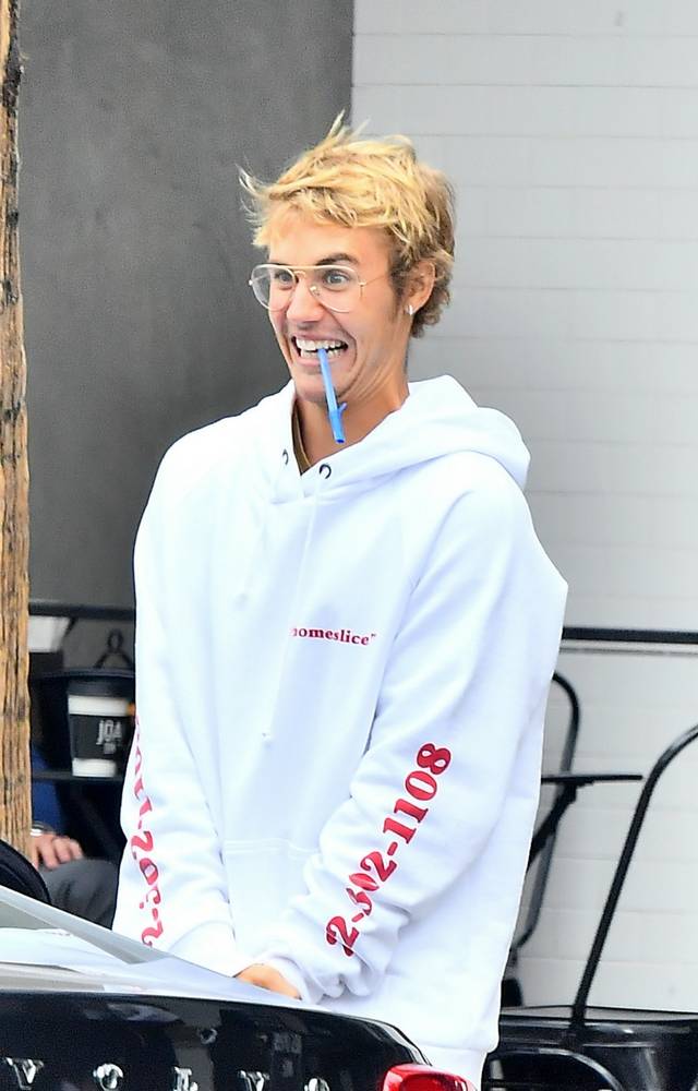 Justin Bieber widziany z BLONDYNKĄ! Świetnie się razem bawią…