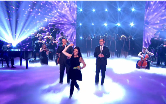 Simon Cowell obrzucony jajami (VIDEO)