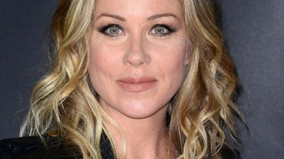 Christina Applegate dobiera laskę do stylizacji. Idzie na czerwony dywan pierwszy raz od diagnozy