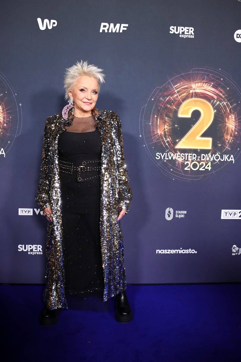 Sylwester TVP z Dwójką. Bryan Adams zawitał do Chorzowa, Sara James znów zaskoczyła strojem….