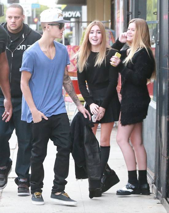 Justin Bieber nosi za luźne spodnie