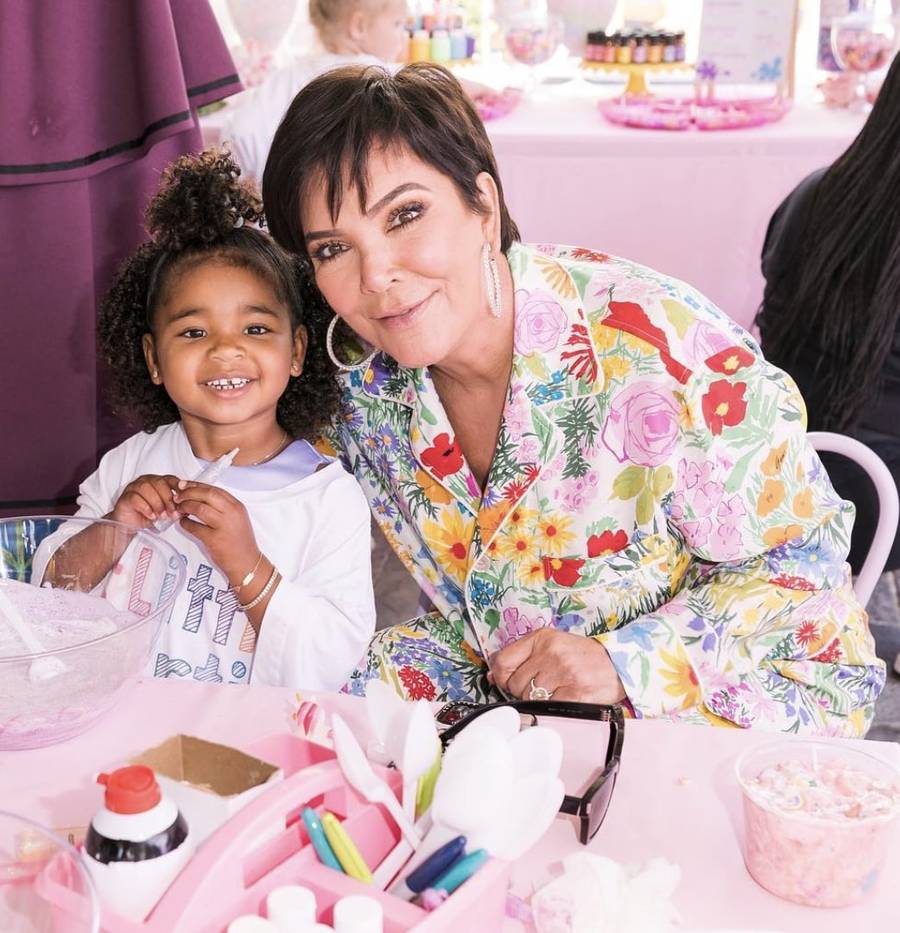 Kris Jenner wygląda młodziej niż jej córki?! Ten zabieg chirurgiczny odmłodził ją o 30 lat (FOTO)